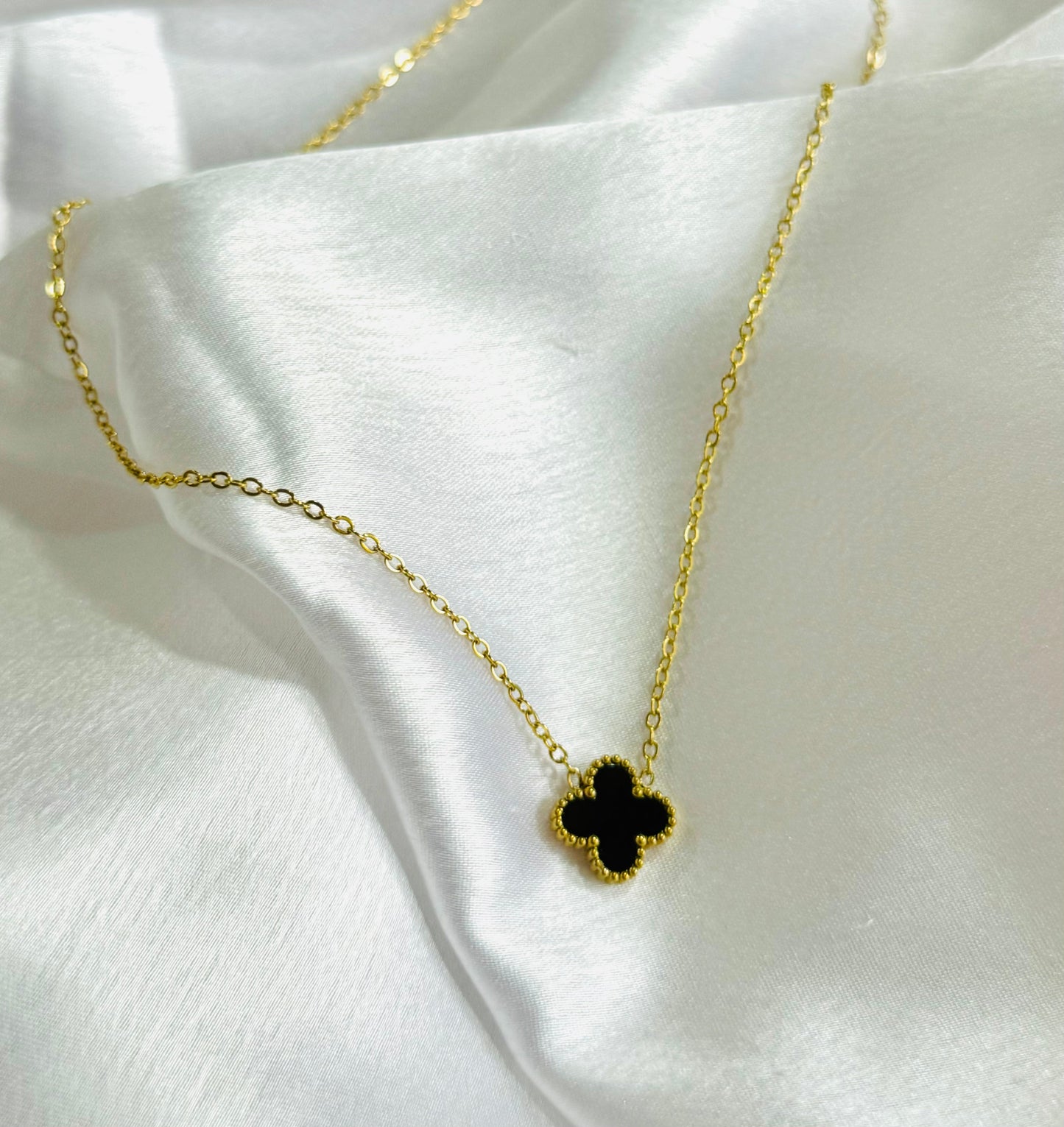 Doubt clover pendent kohi shop