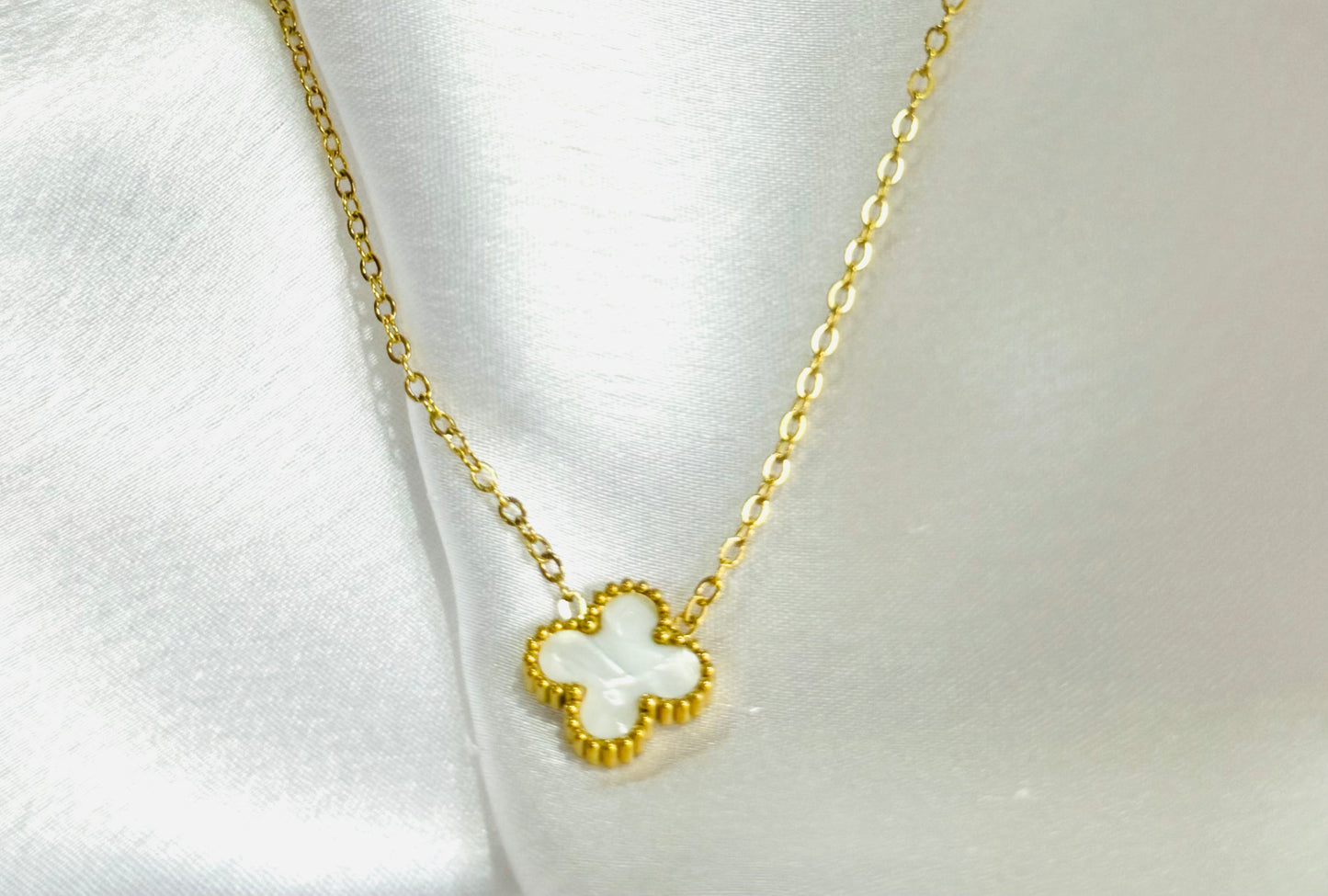 Doubt clover pendent kohi shop