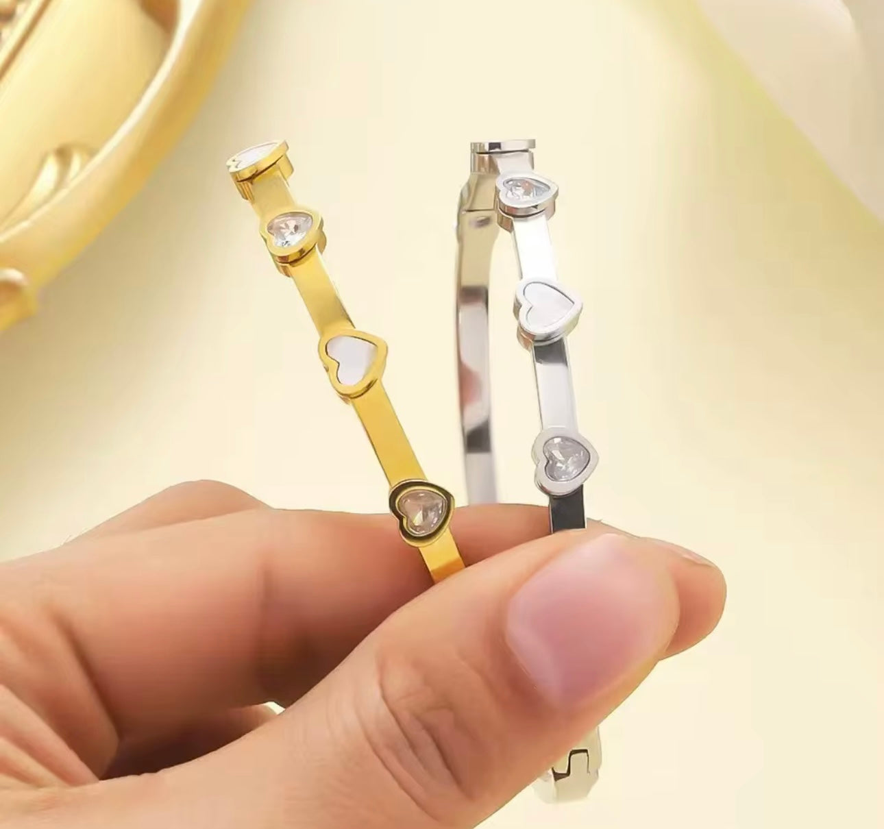 Gold Heart Bracelet kohi shop
