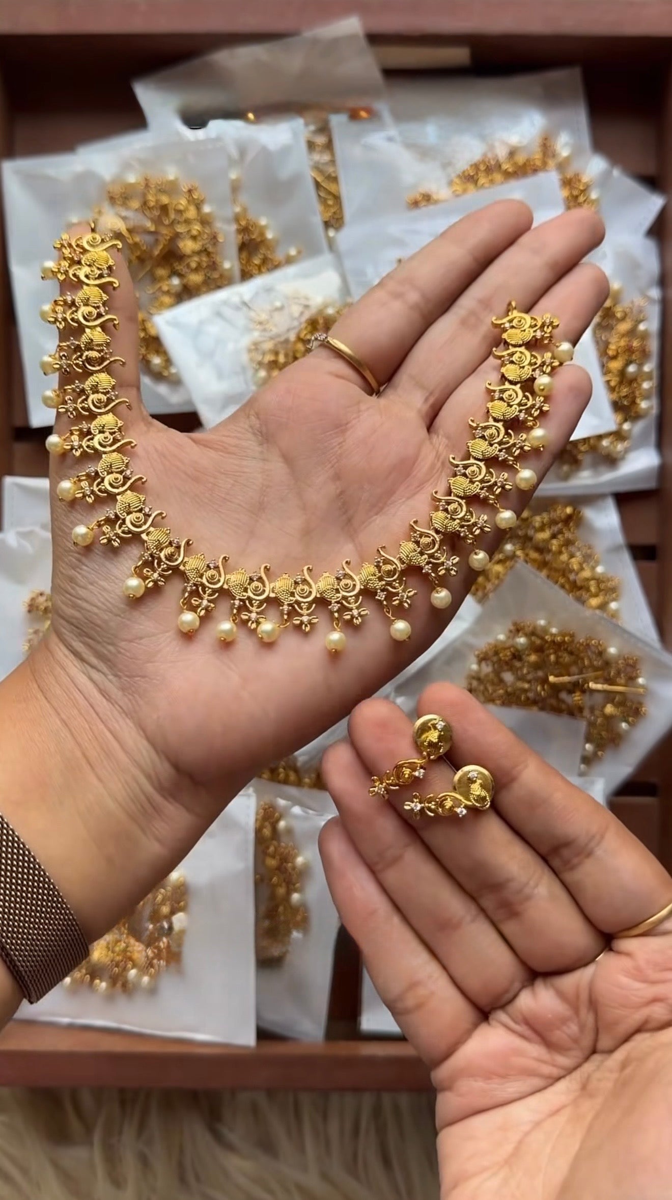 Swan pearl set