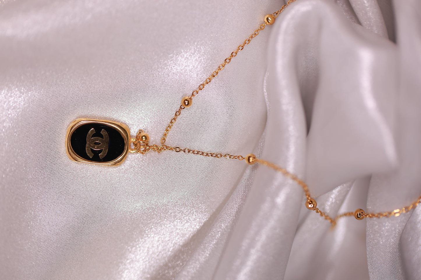 Black Vintage Chanel Necklace kohi