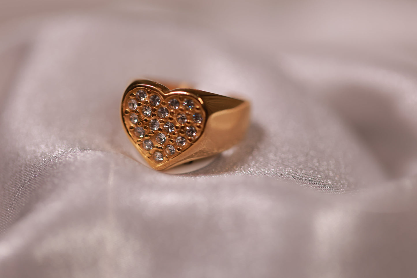 Iced Chunky Heart Ring kohi