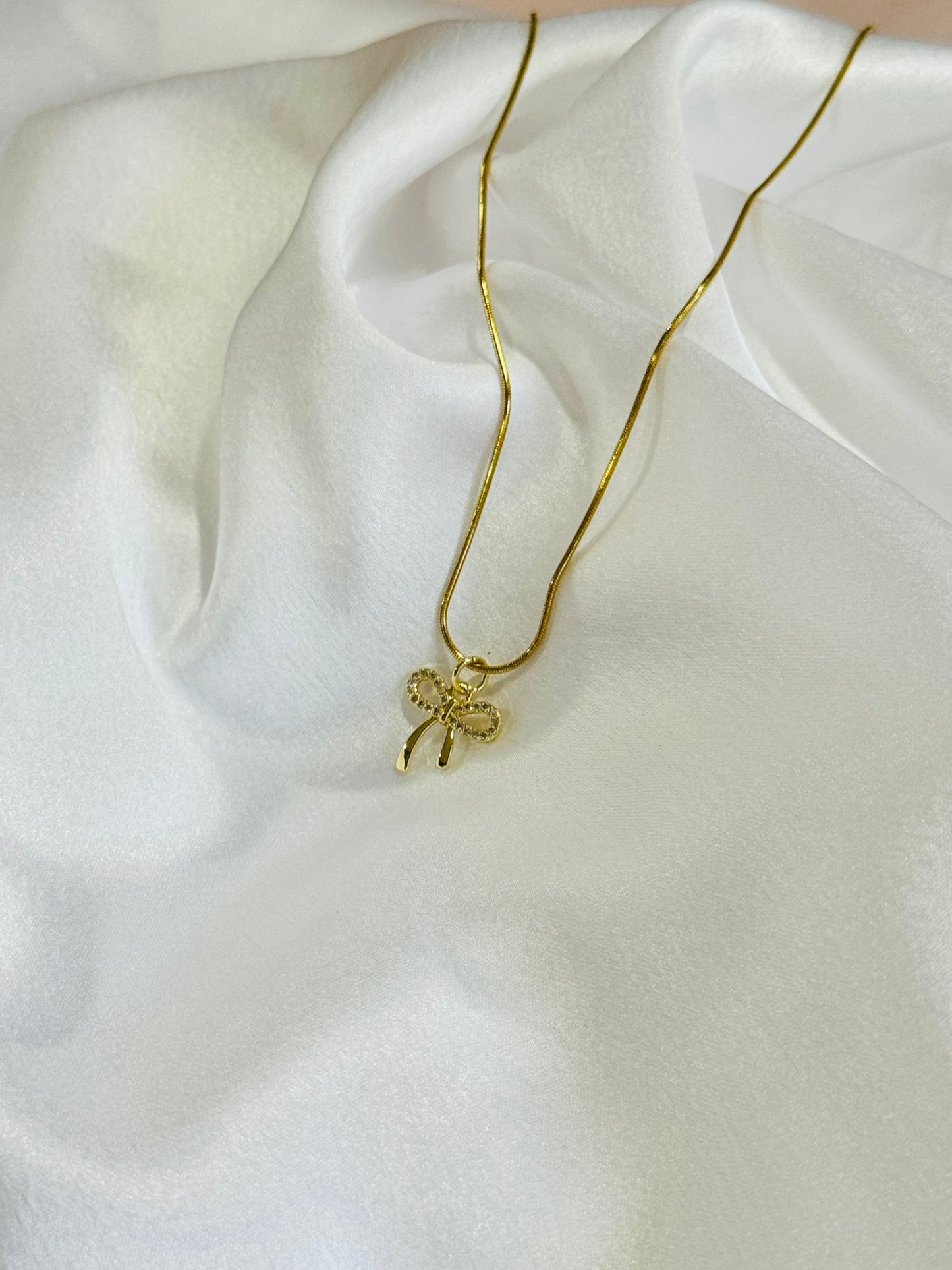 Zirconia Diamond Bow Pendant kohi