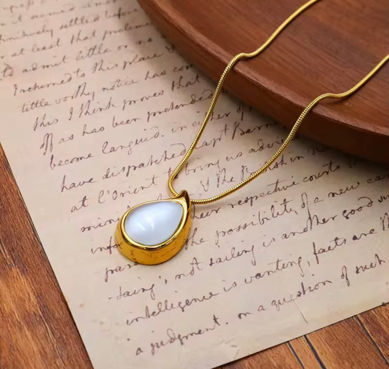 Water Pearl pendent kohi shop