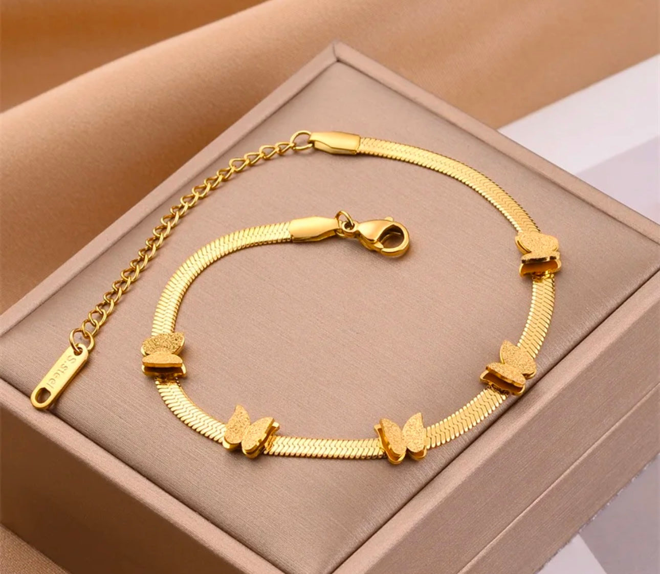 Luxurious 18k Gold Plated Chunky Snake Chain Bracelet