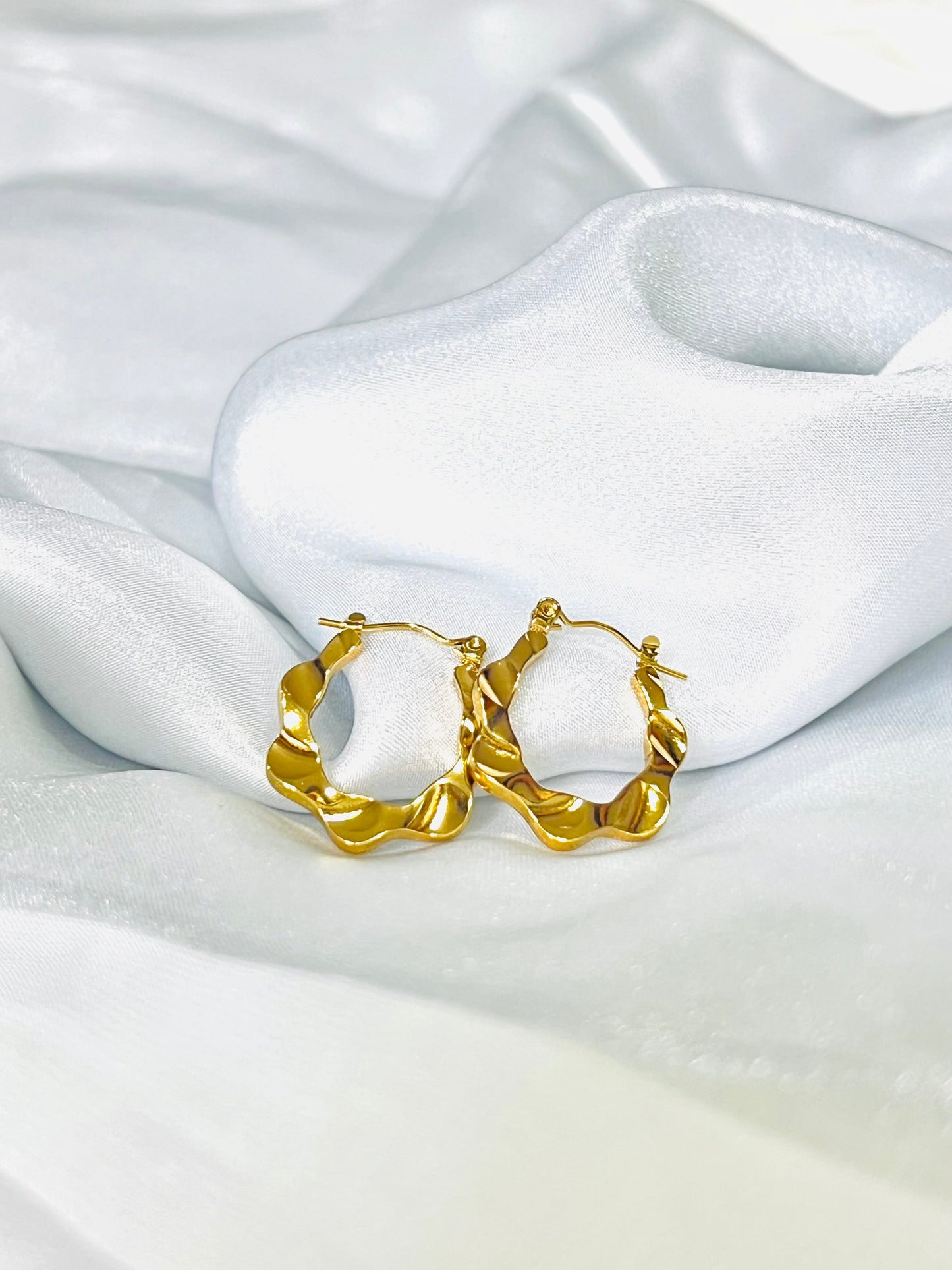 Criss Cross Twisted Hoops kohi