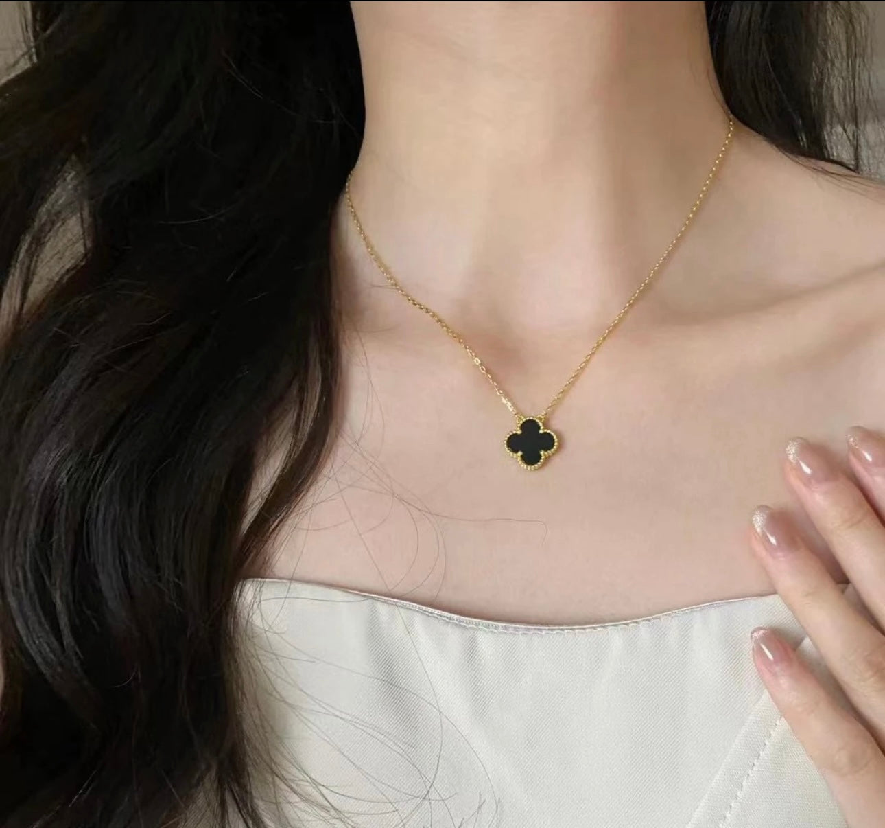 Doubt clover pendent kohi shop