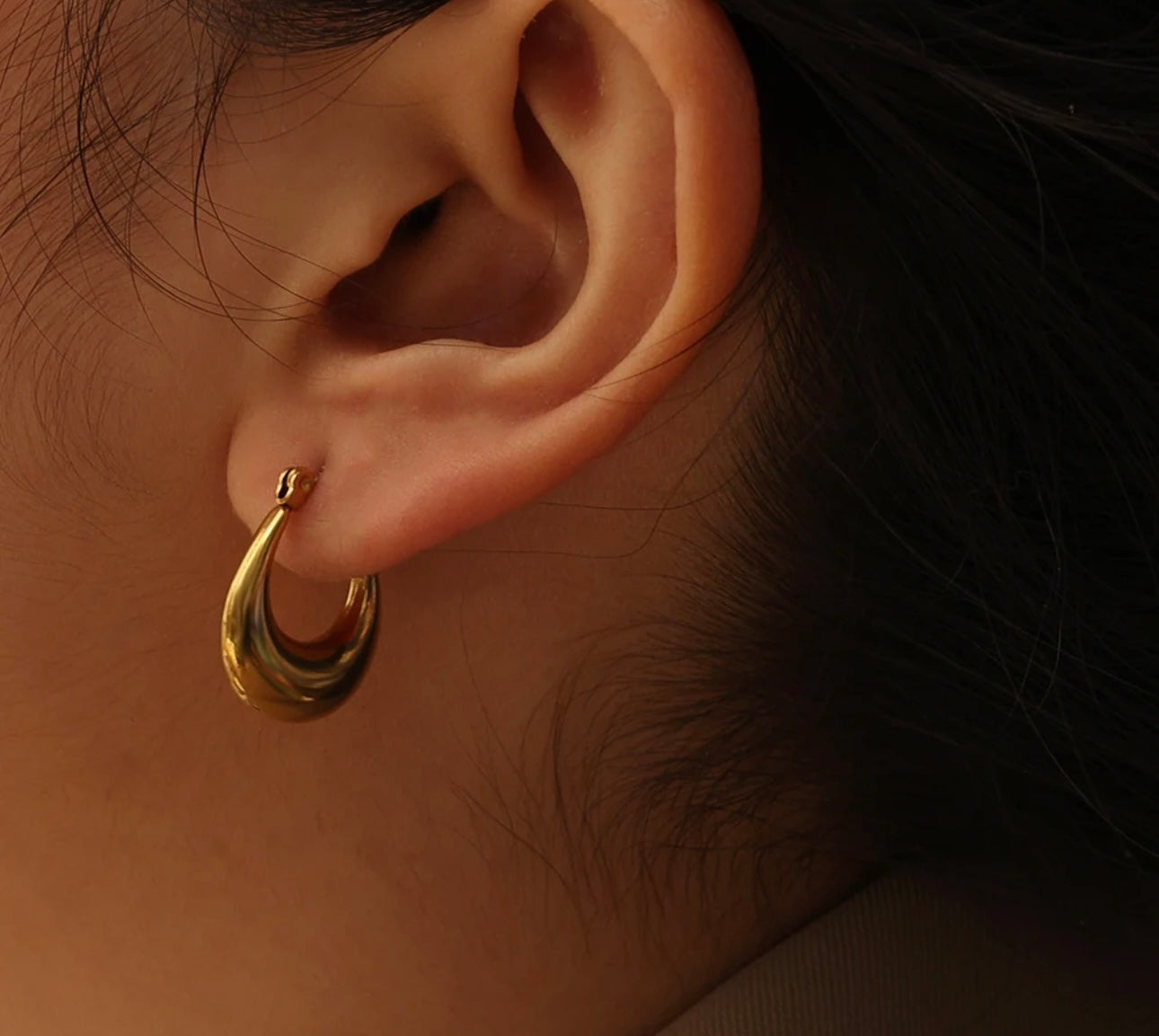 U-shaped Chunky Gold Plated Hoops kohi