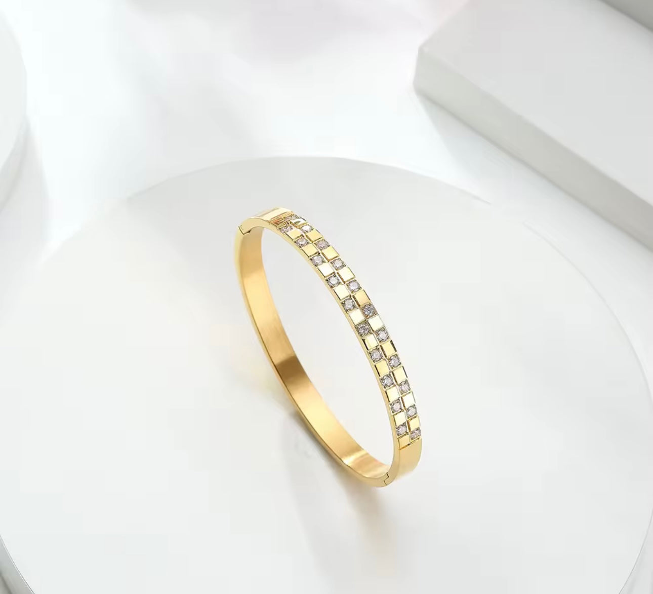 Classic Cross Pattern Zirconia Bangle kohi shop