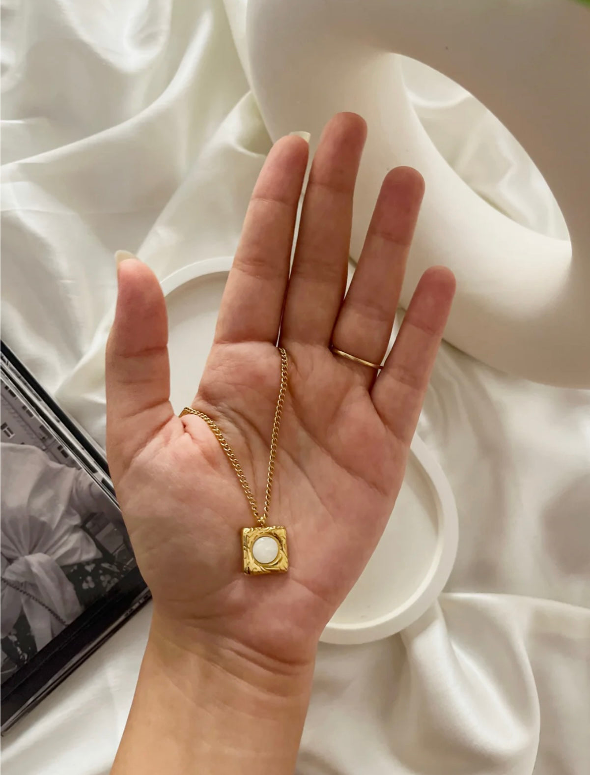 Box Pearl Pendent Necklace kohi shop