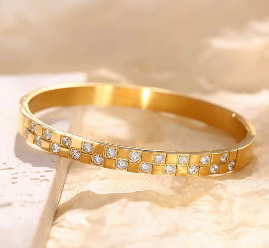 Classic Cross Pattern Zirconia Bangle kohi shop