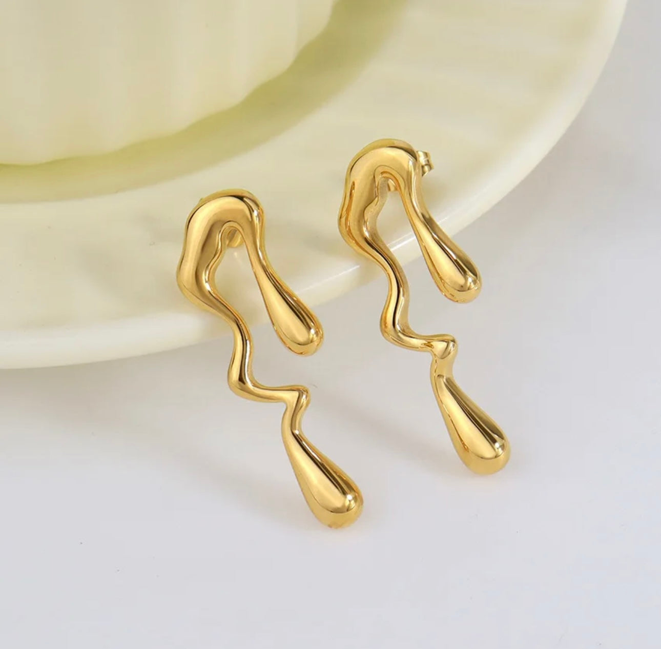 Water Drop Statement Earrings kohi