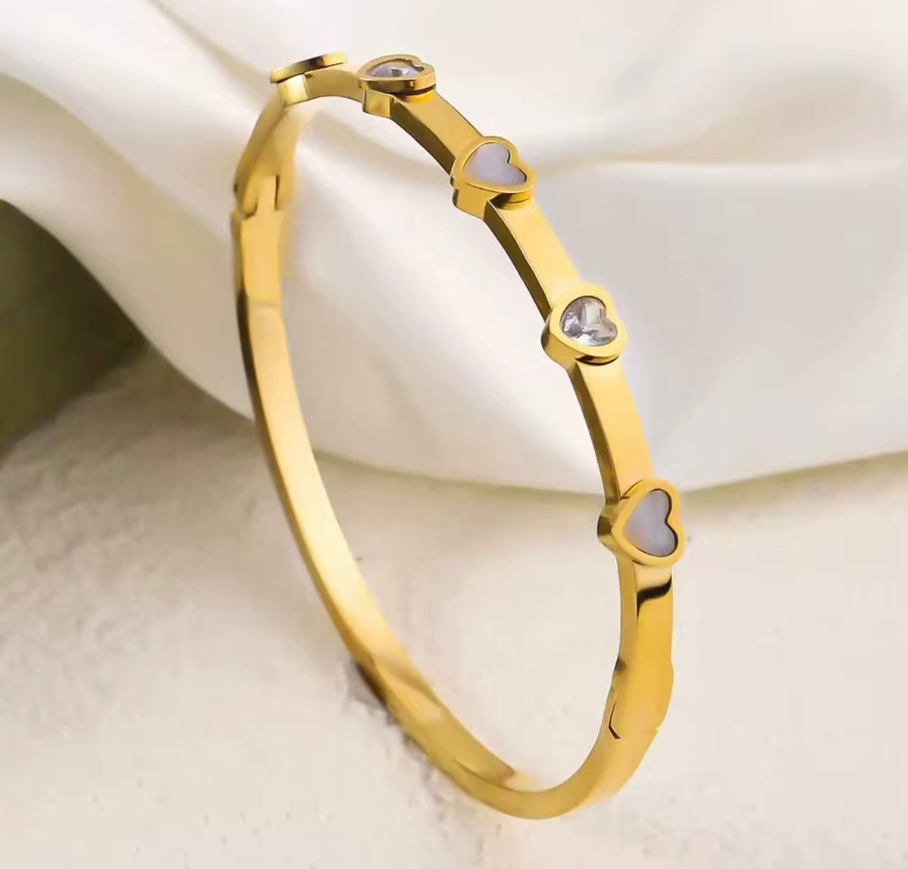 Gold Heart Bracelet kohi shop