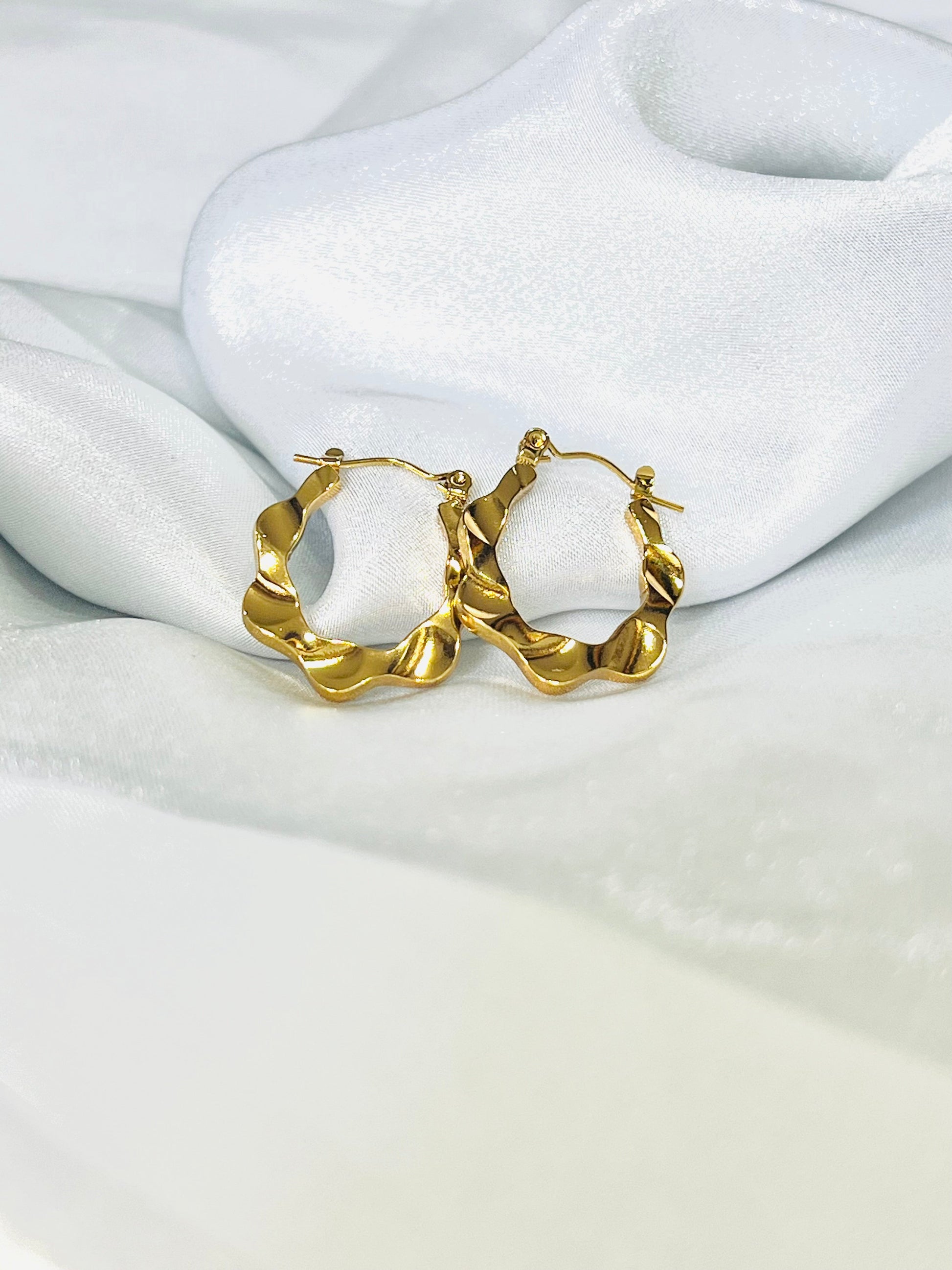 Criss Cross Twisted Hoops kohi