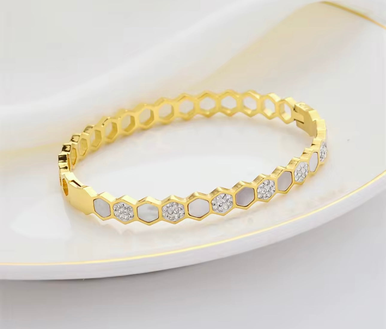 Hexagon Design Bracelet Bangle kohi shop