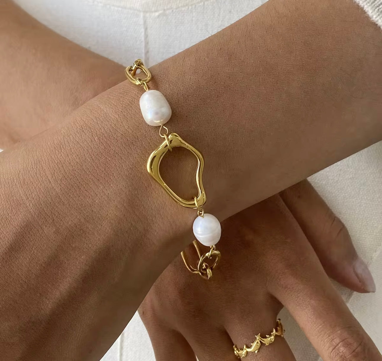 Modern Statement Bracelet kohi shop