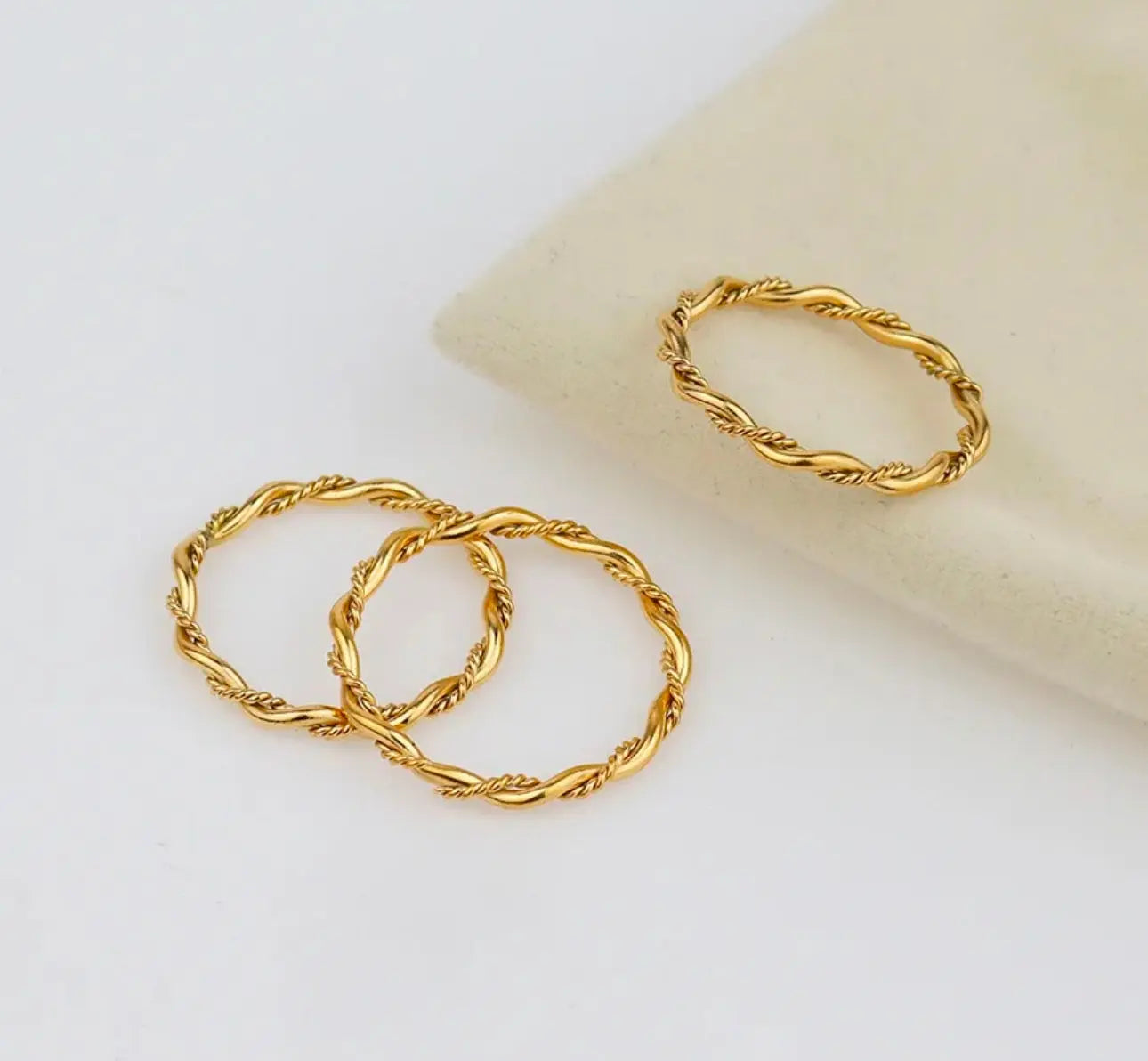 Hollis- Crown Gold Band kohi