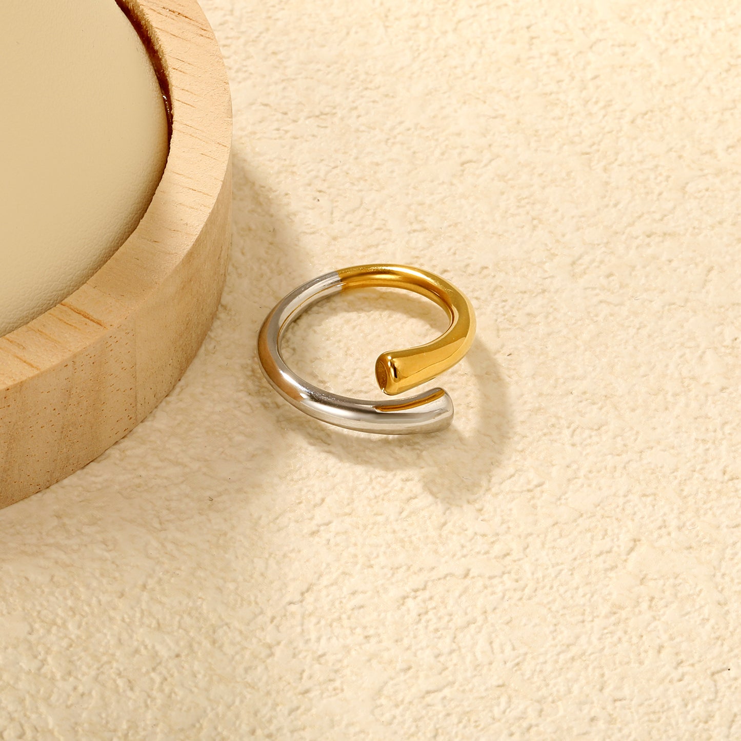 Dual Palm Kiss Ring
