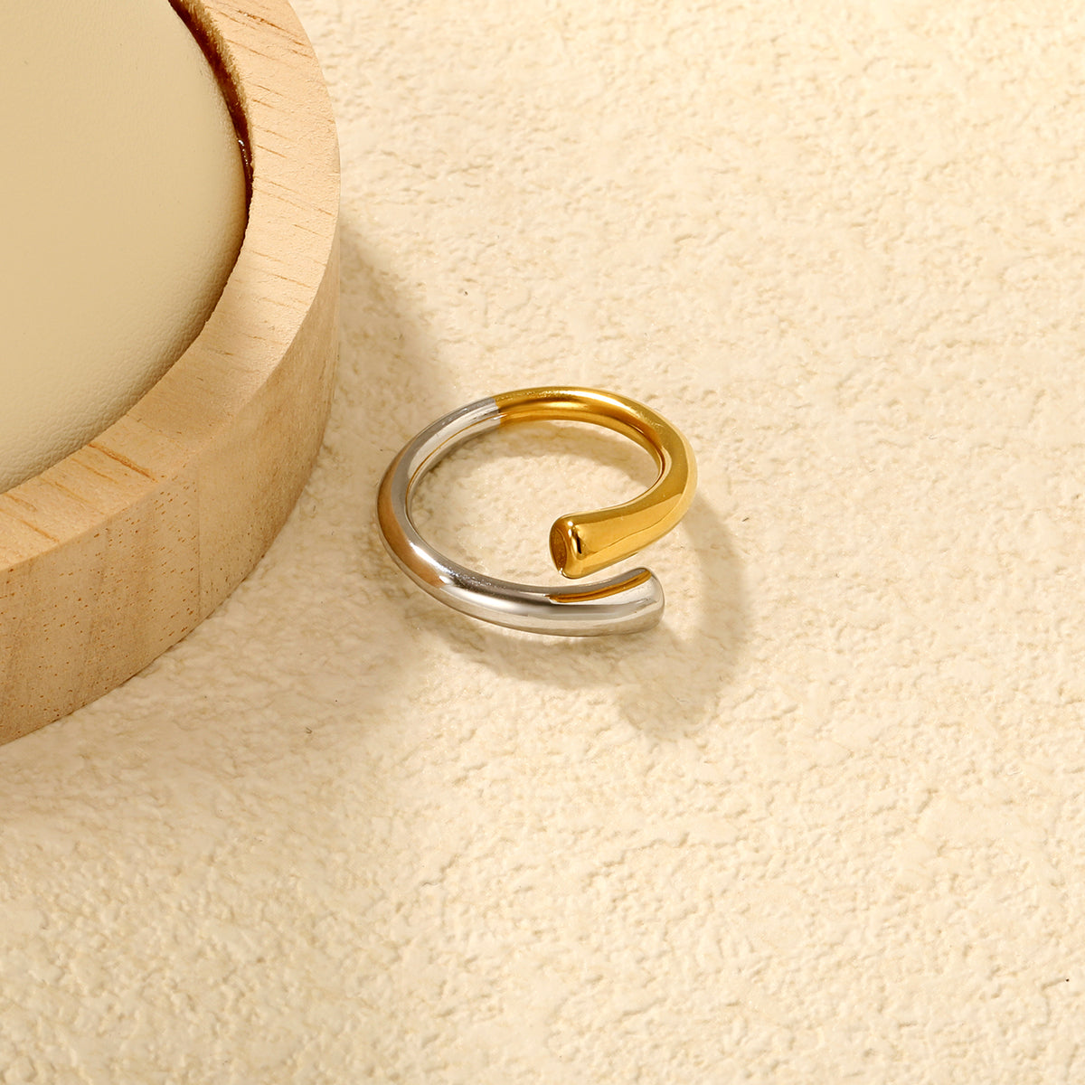 Dual Palm Kiss Ring