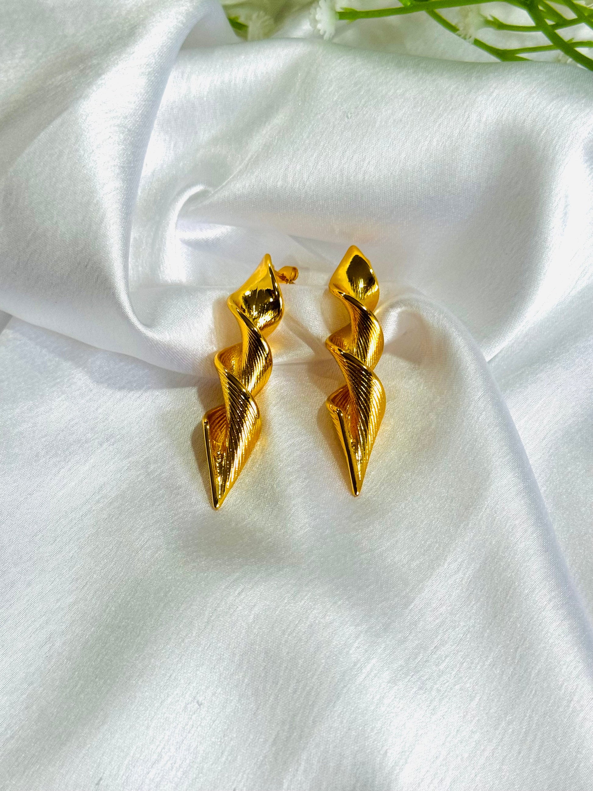 Summer Statement-Shell Earrings kohi shop