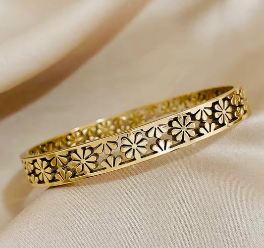 Flower bangle