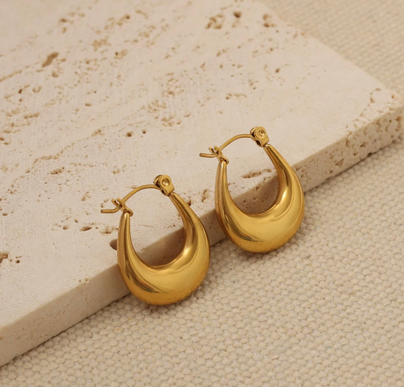 U-shaped Chunky Gold Plated Hoops kohi