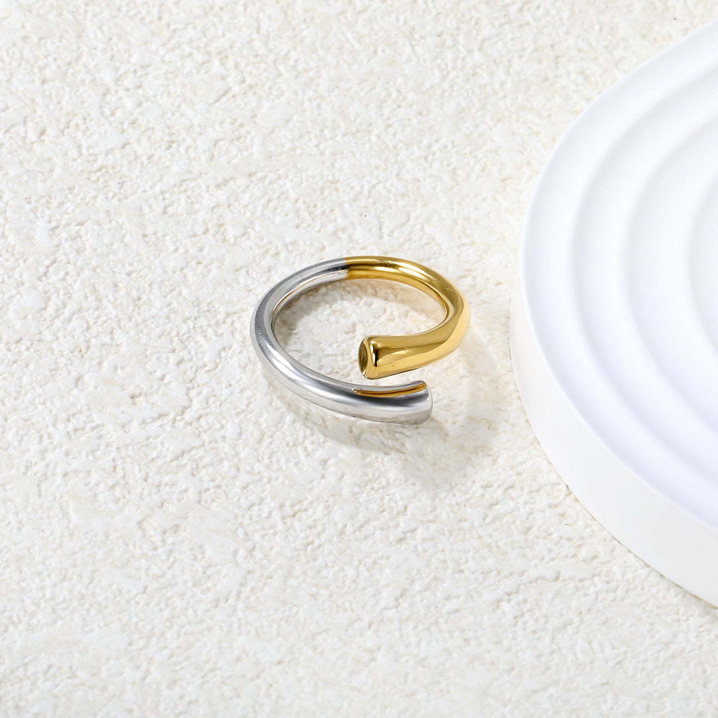Dual Palm Kiss Ring