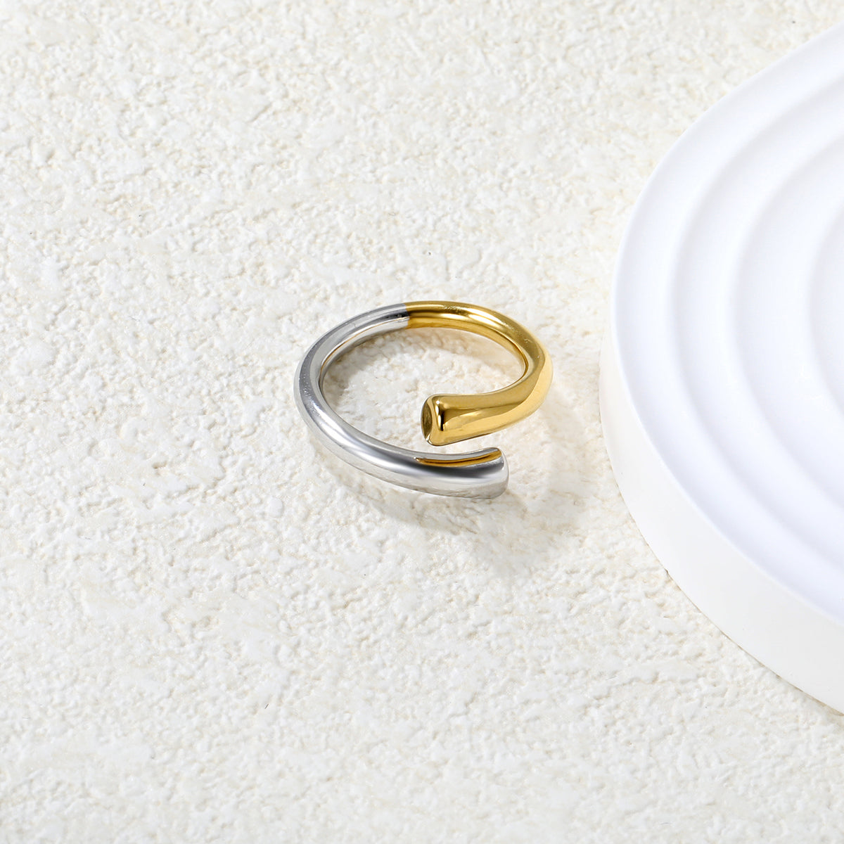 Dual Palm Kiss Ring