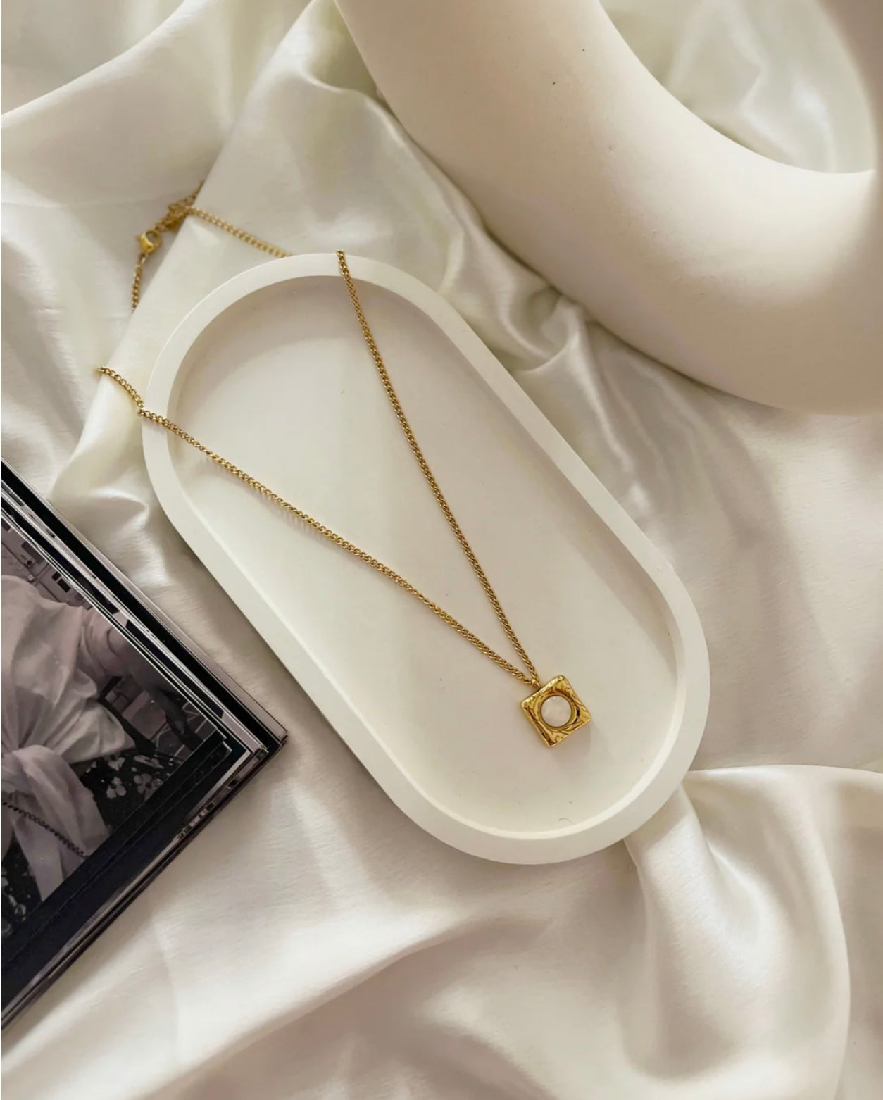 Box Pearl Pendent Necklace kohi shop
