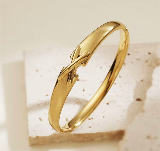 Simple Luxury Bangle kohi shop