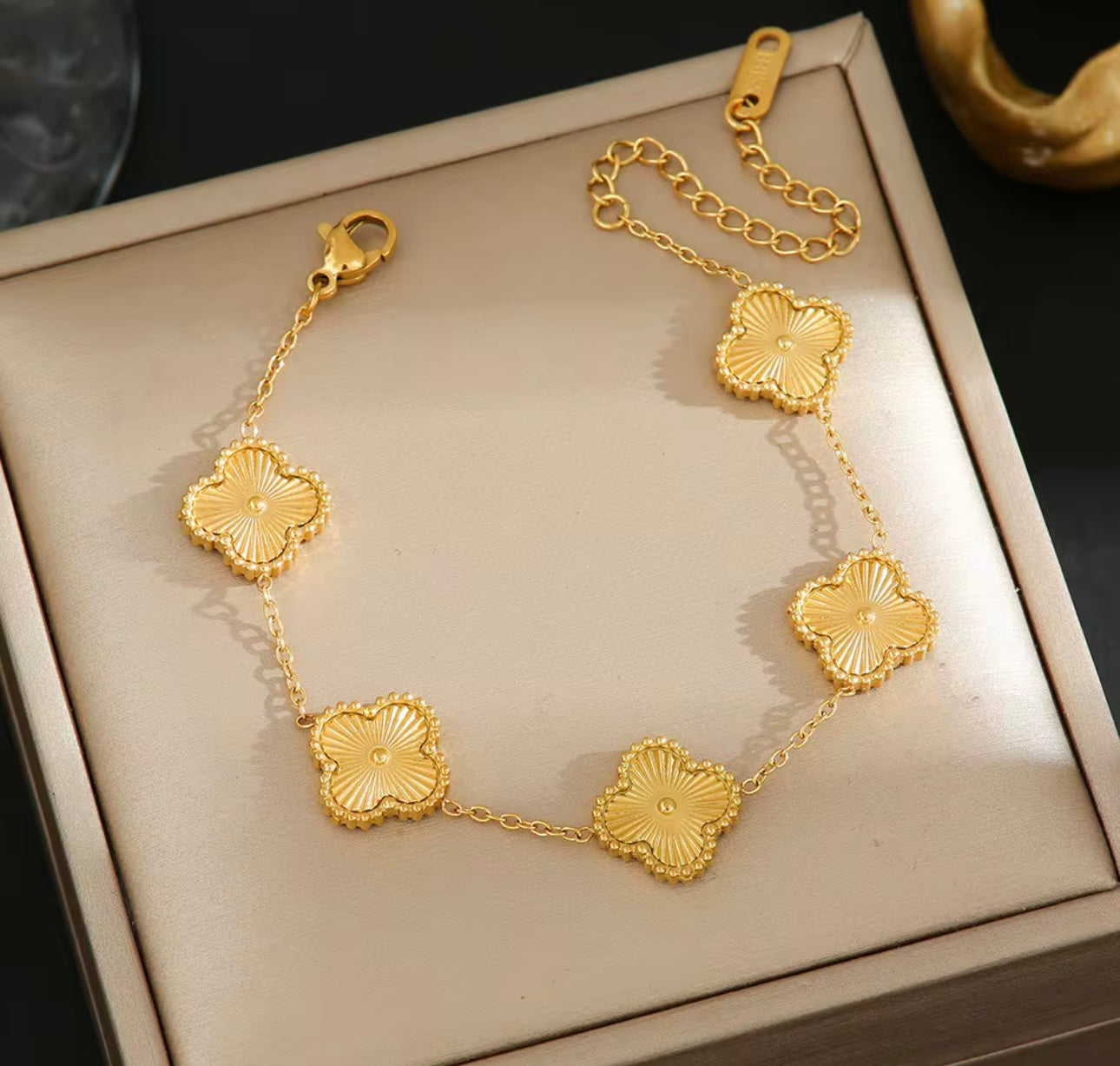 Gold Clover Bracelet kohi shop