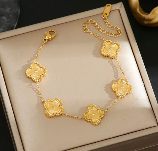 Gold Clover Bracelet kohi shop