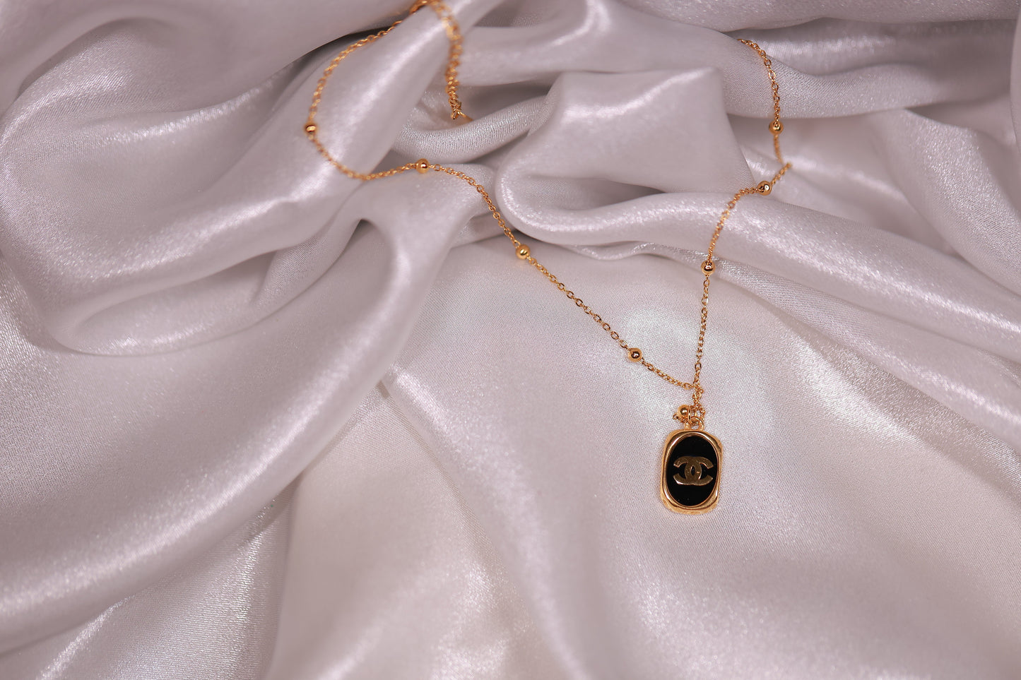 Black Vintage Chanel Necklace kohi