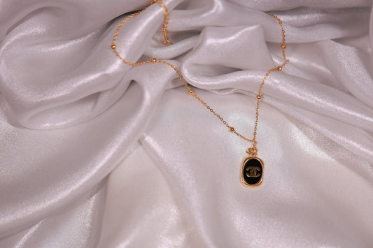 Black Vintage Chanel Necklace kohi