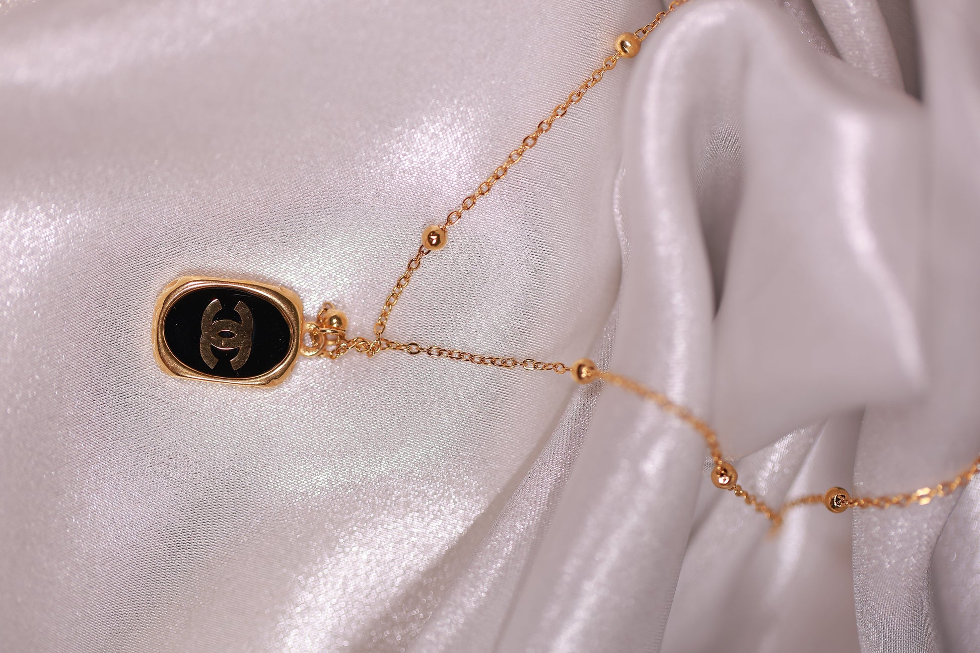 Black Vintage Chanel Necklace kohi