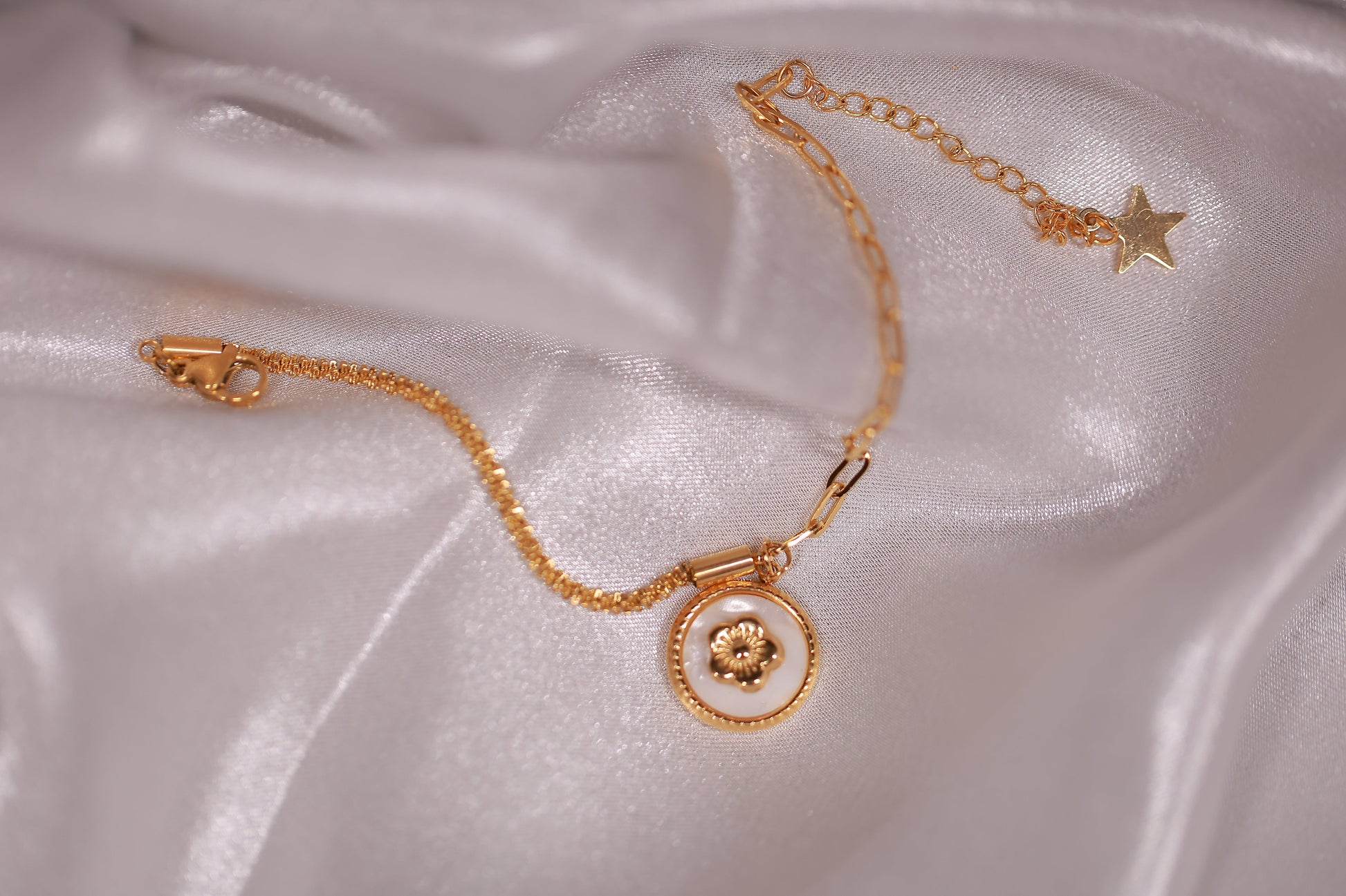 Flower Charm Bracelets kohi