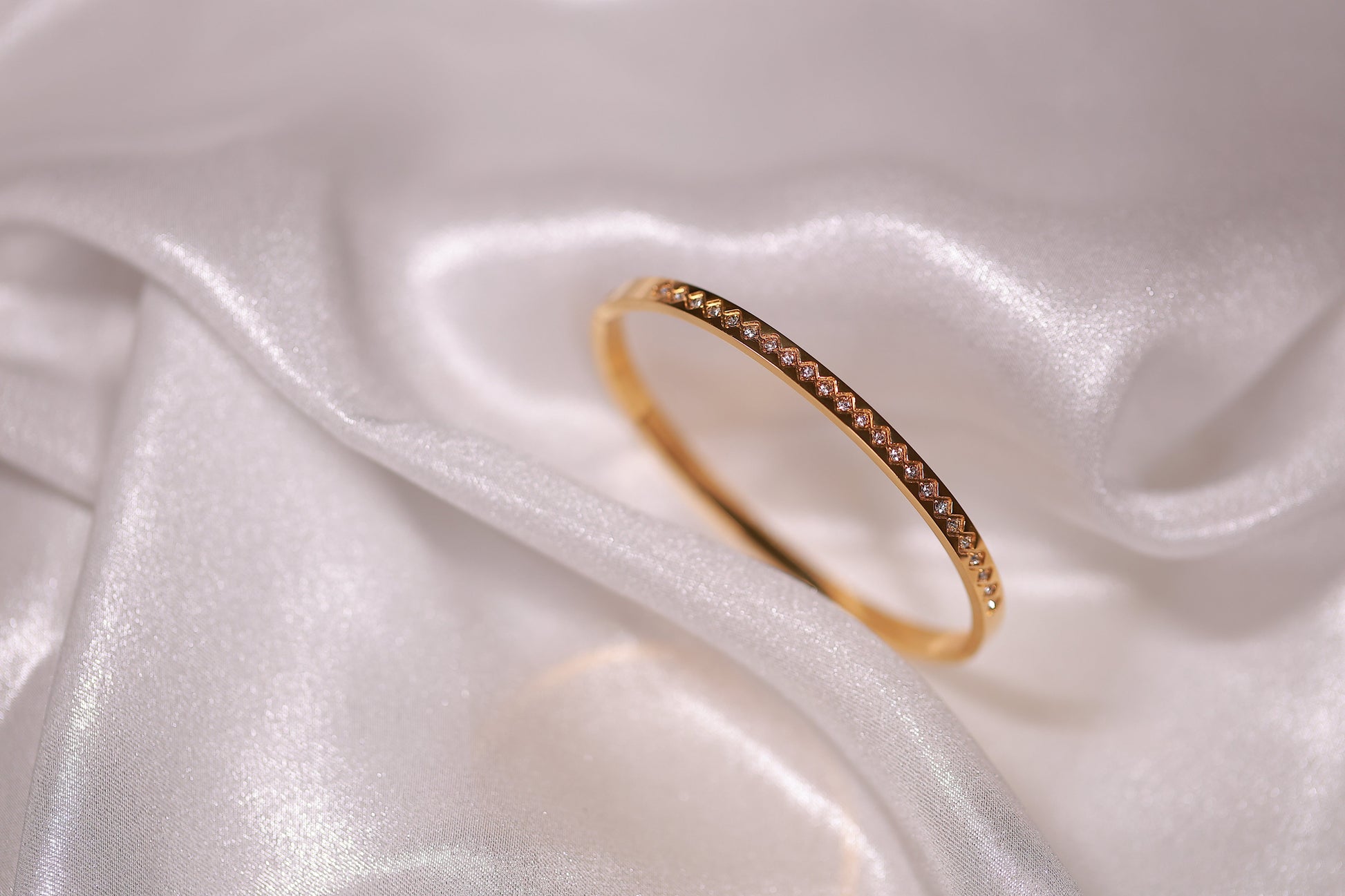 Stone Bangle Bracelet kohi