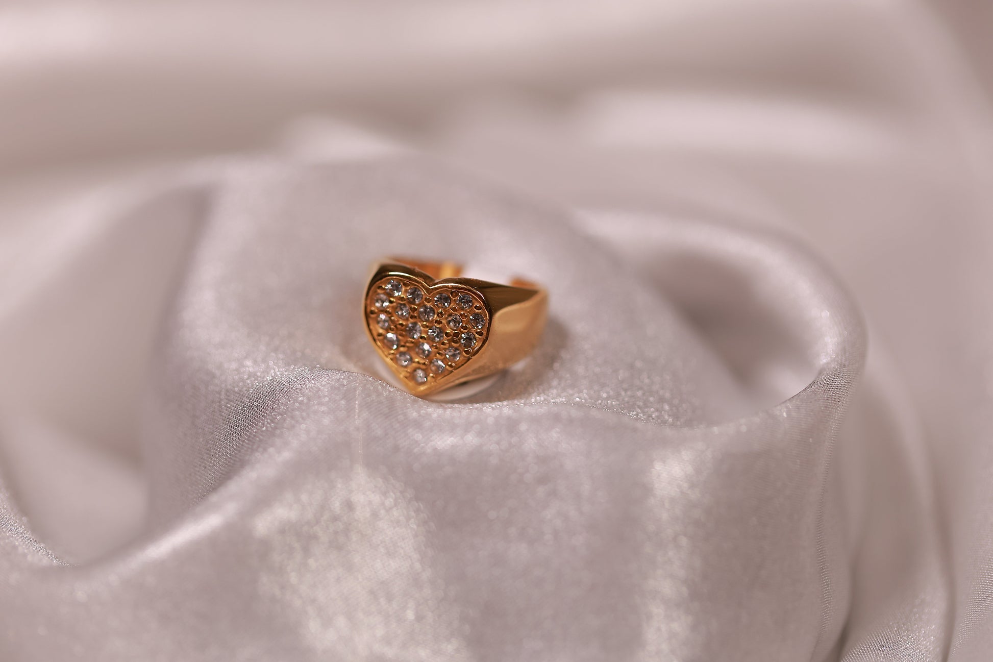 Iced Chunky Heart Ring kohi