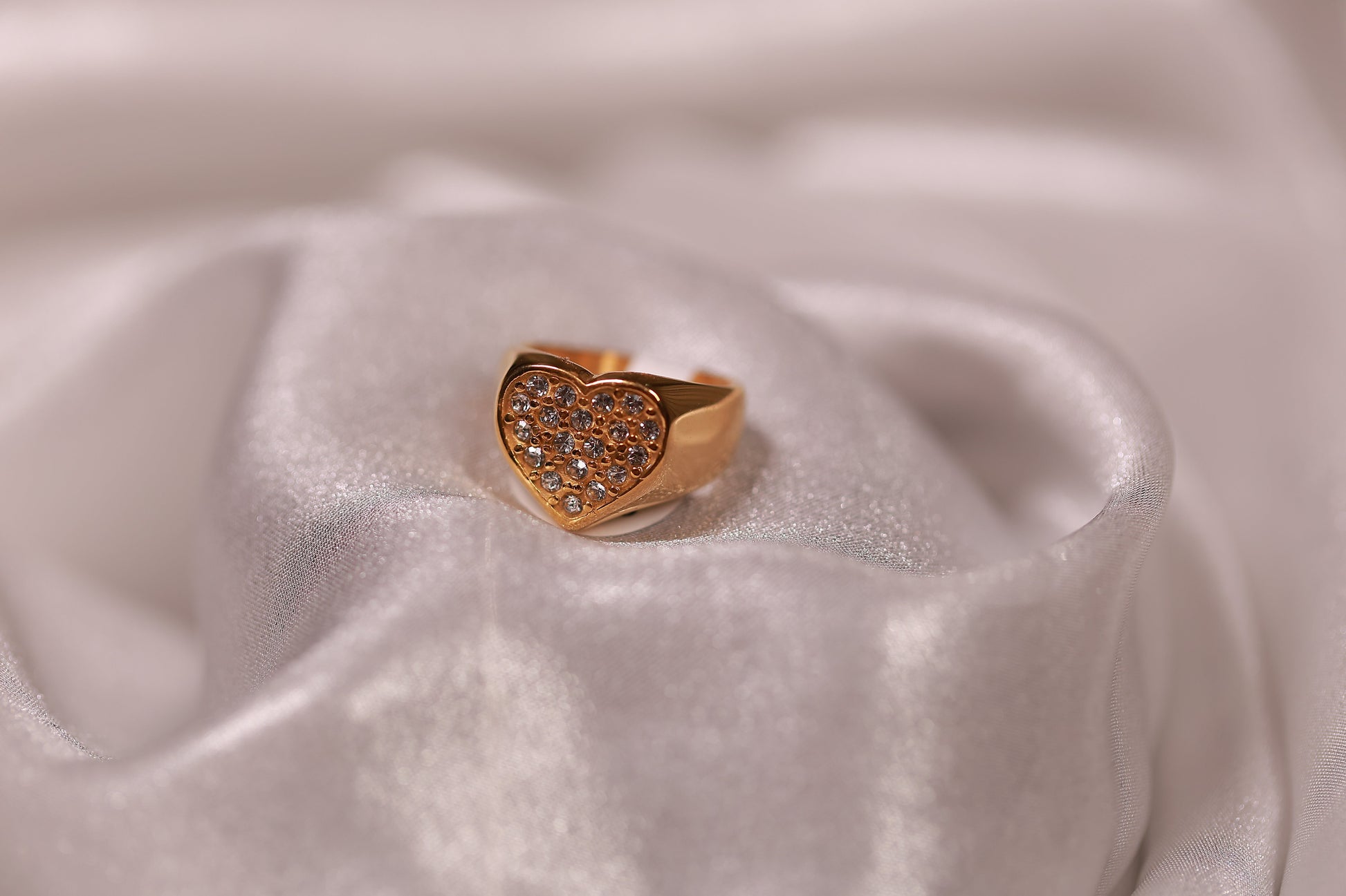 Iced Chunky Heart Ring kohi