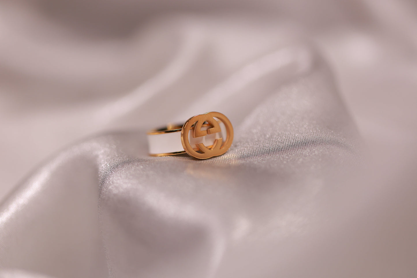 GG White Gold Ring kohi