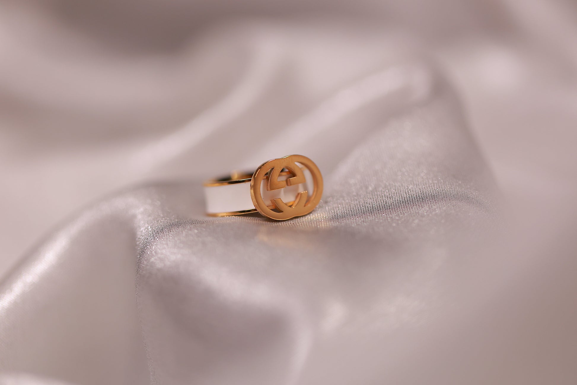 GG White Gold Ring kohi