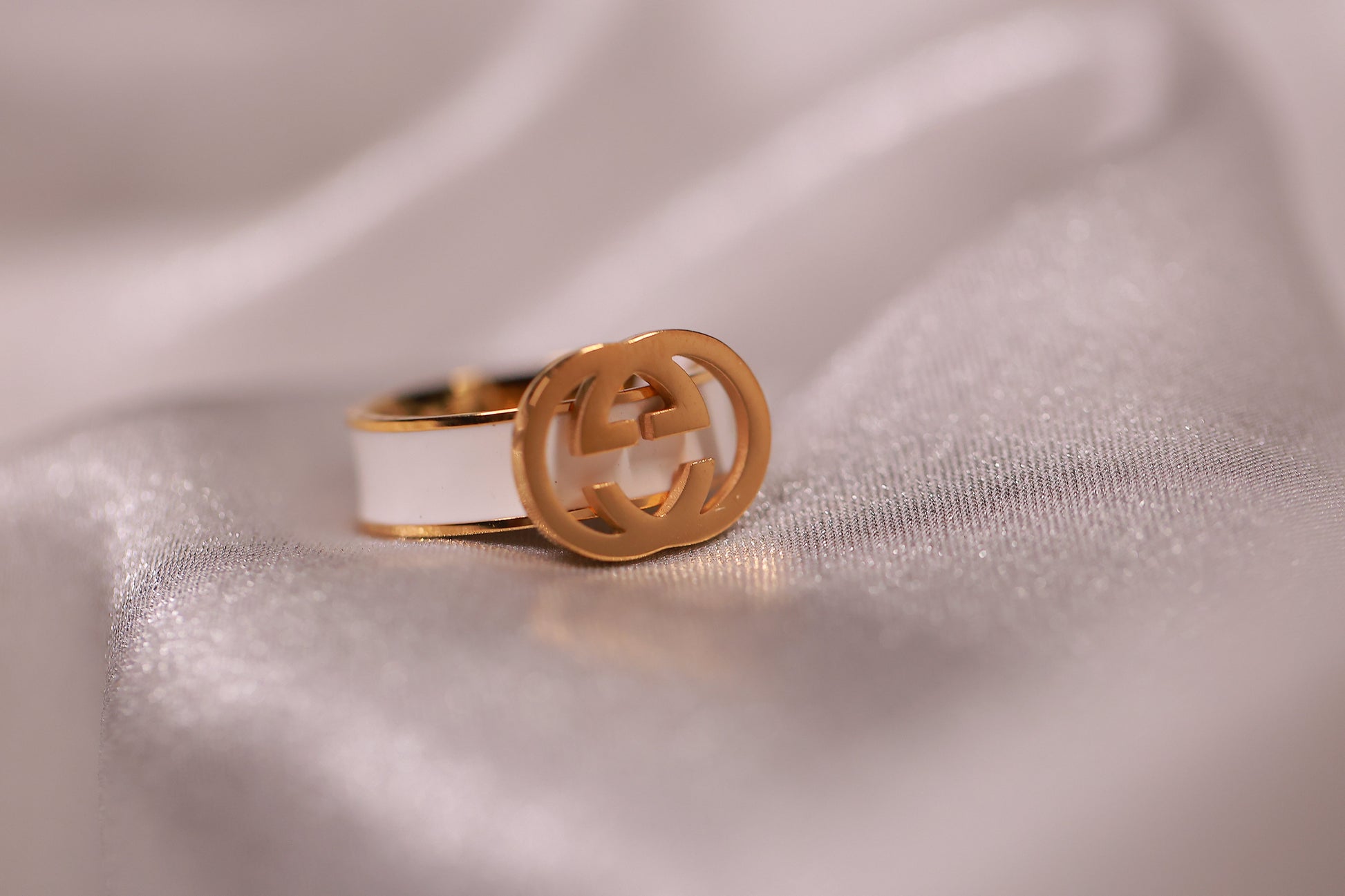 GG White Gold Ring kohi