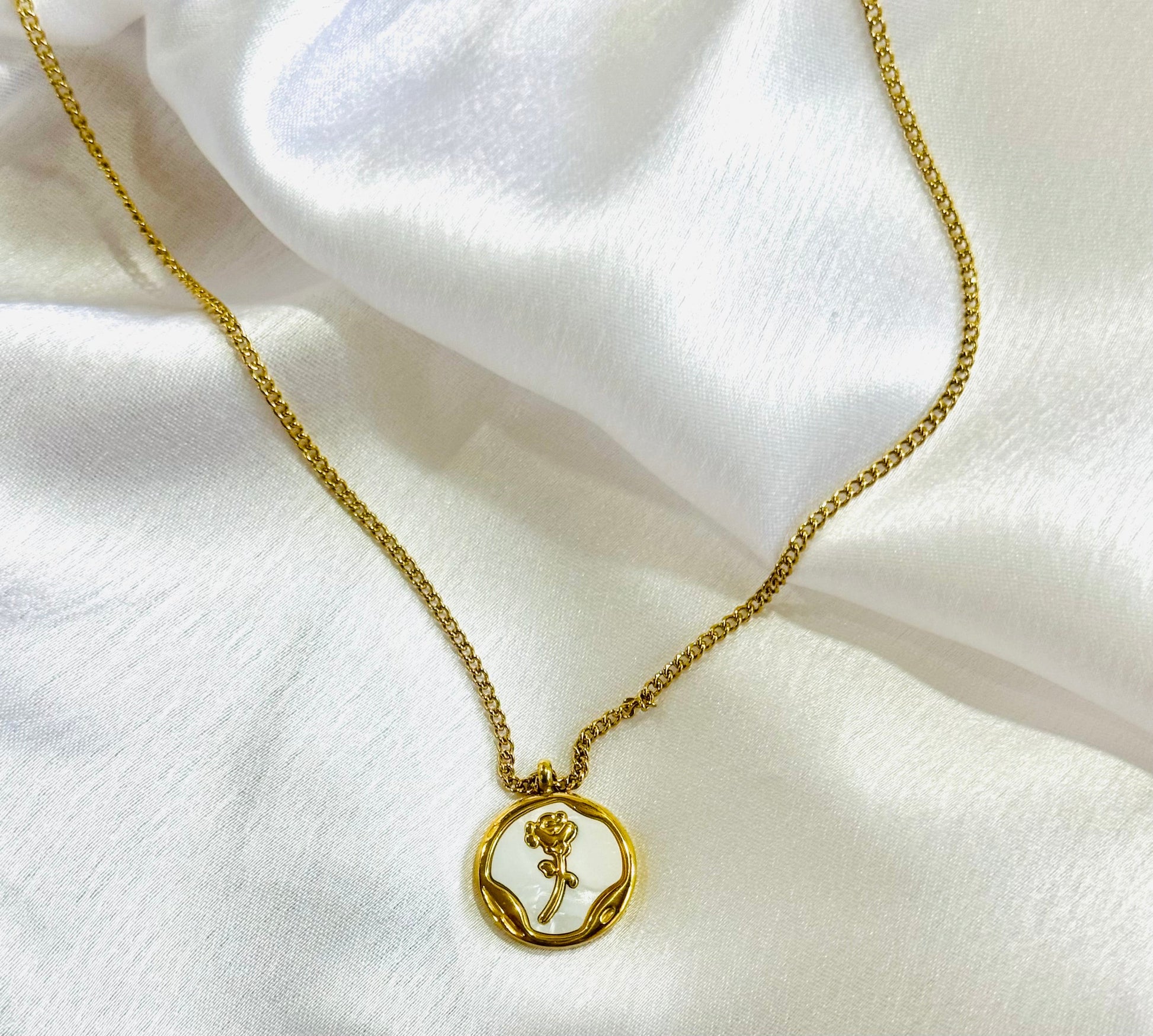 Vintage Rose pendent Necklace kohi shop