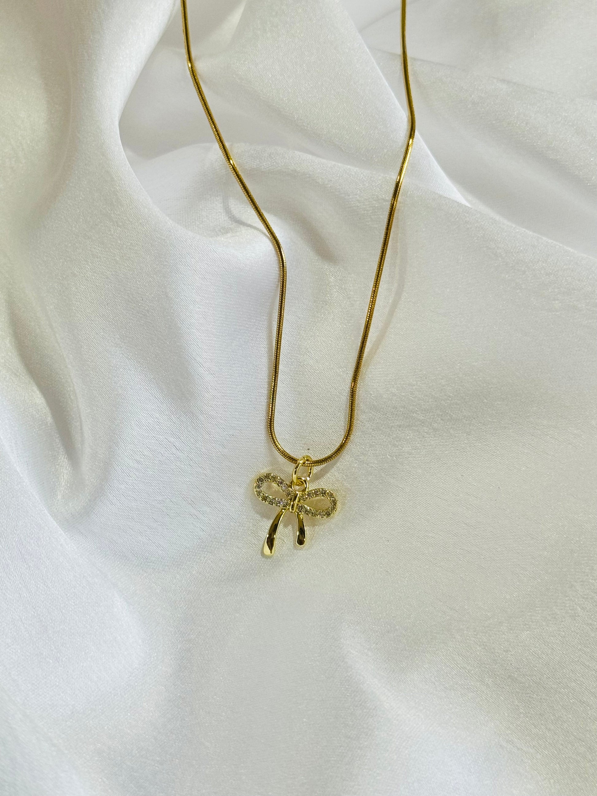 Zirconia Diamond Bow Pendant kohi