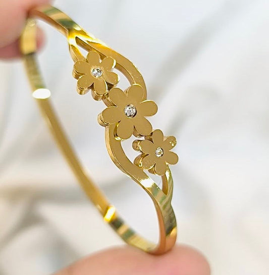 Triple Flower Bangle Bracelet kohi shop
