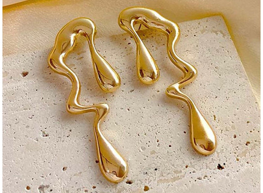 Water Drop Statement Earrings kohi
