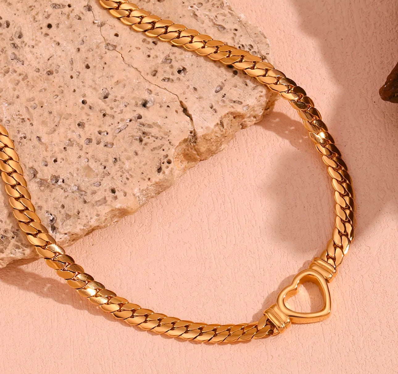 Cuban Chain Hollow Heart Necklace kohi