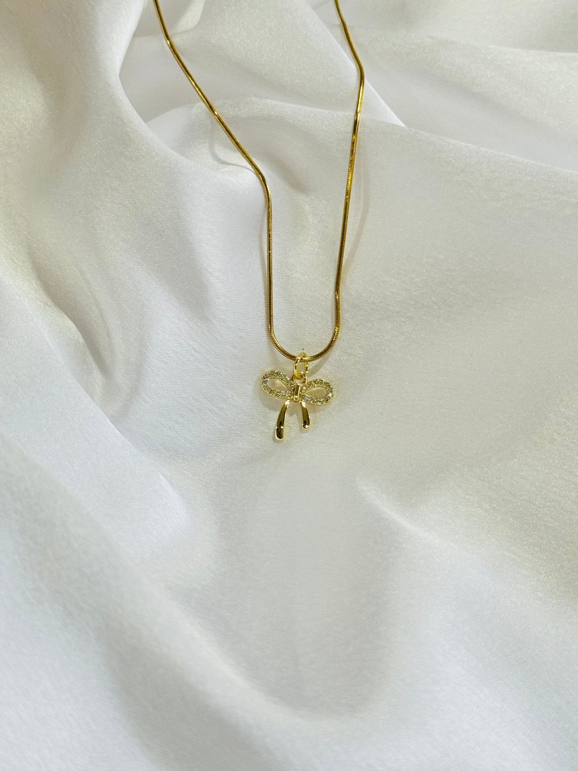 Zirconia Diamond Bow Pendant kohi
