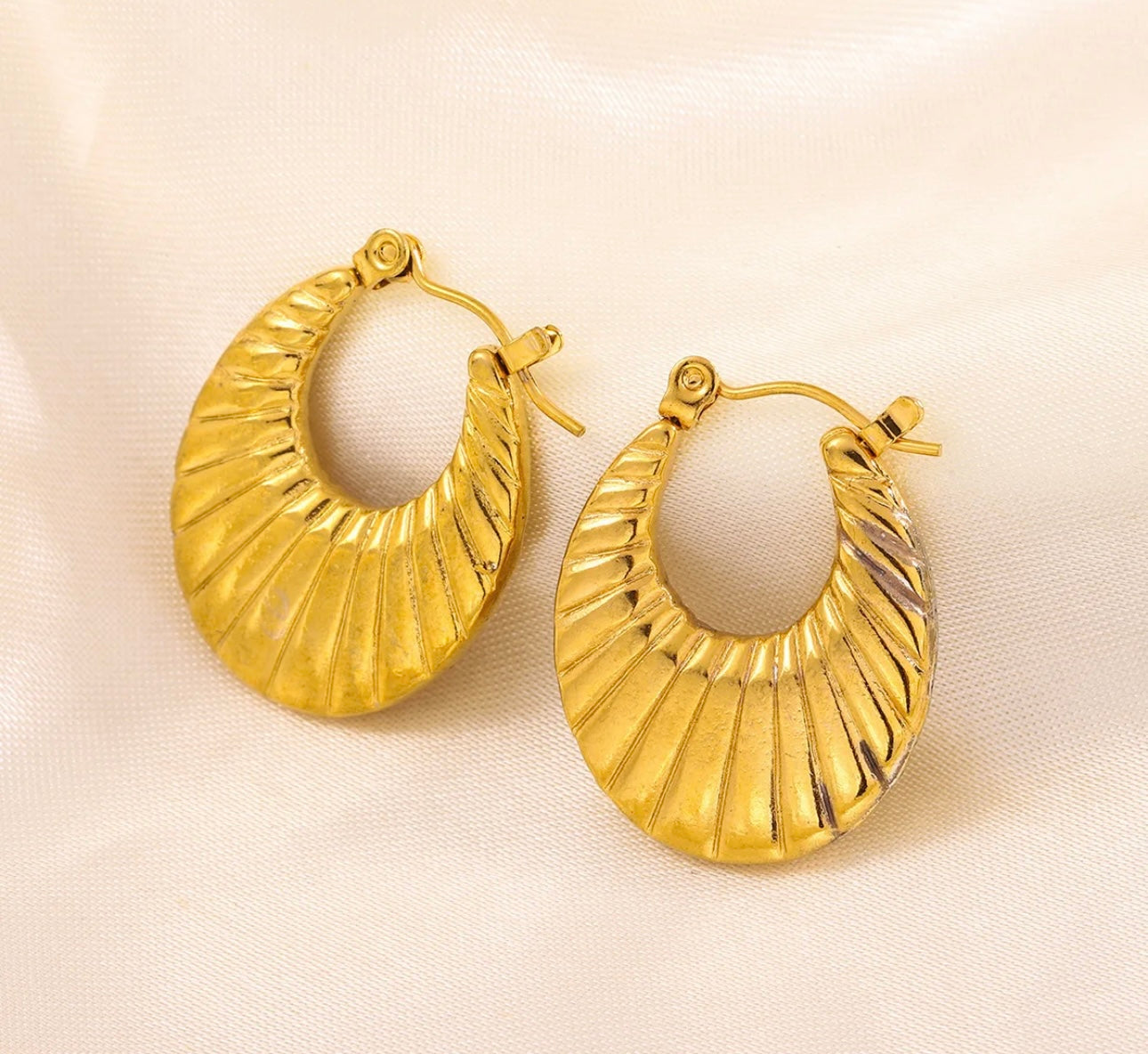 Seashell Gold plated hoops kohi