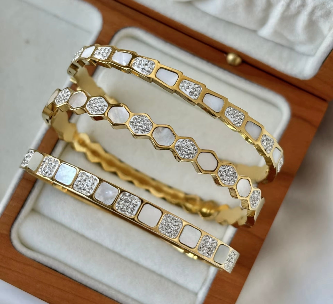 Hexagon Design Bracelet Bangle kohi shop
